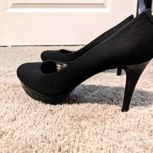 Tahari platform pumps